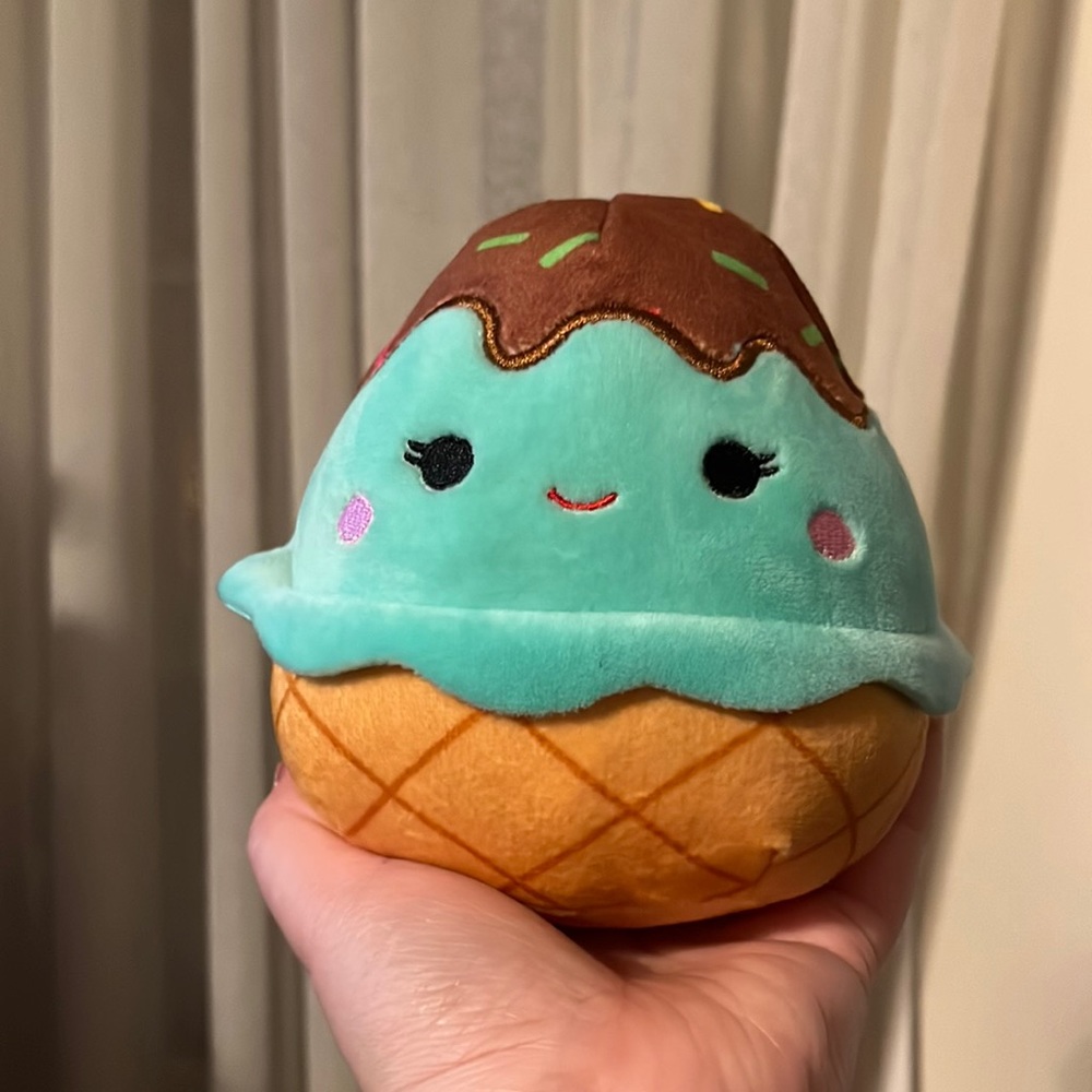 Squishmallow Maya the Ice Cream New Food Squad
